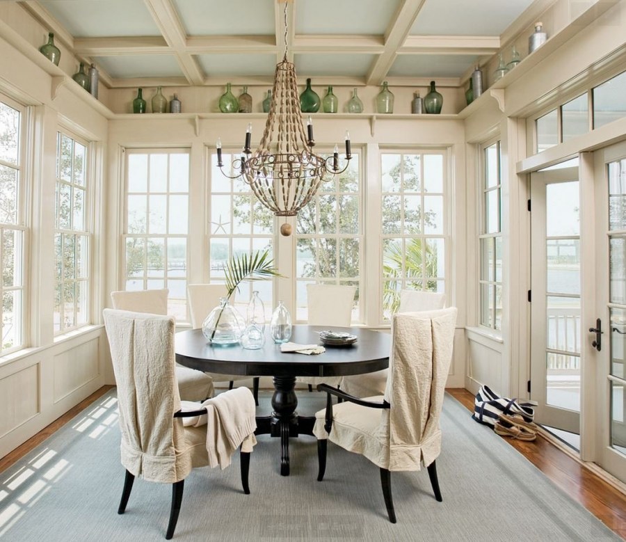 Столовая с витражными окнами