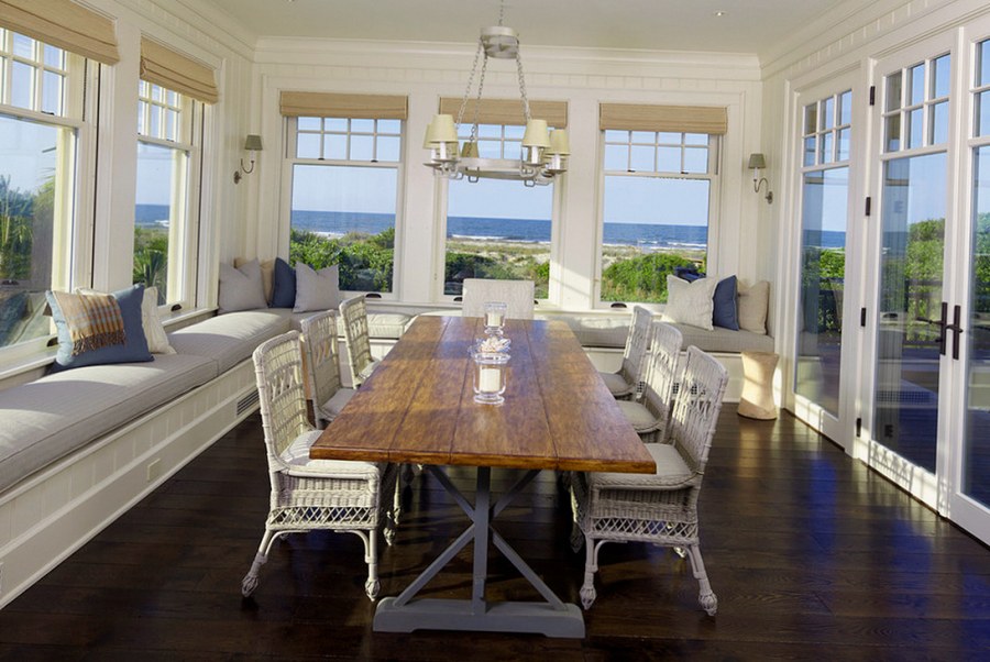 Столовая с большими окнами
