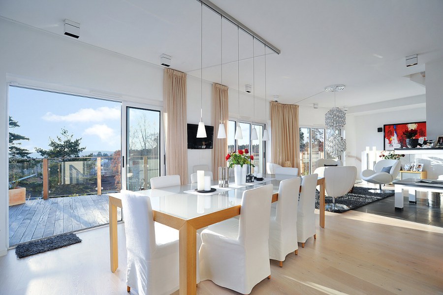 Гостиная столовая с панорамными окнами