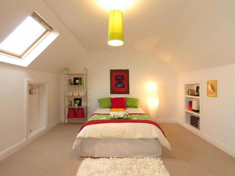 Отделка мансардного потолка