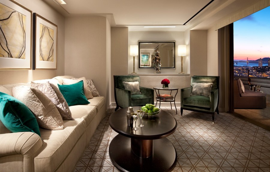 Бежевый диван в интерьере