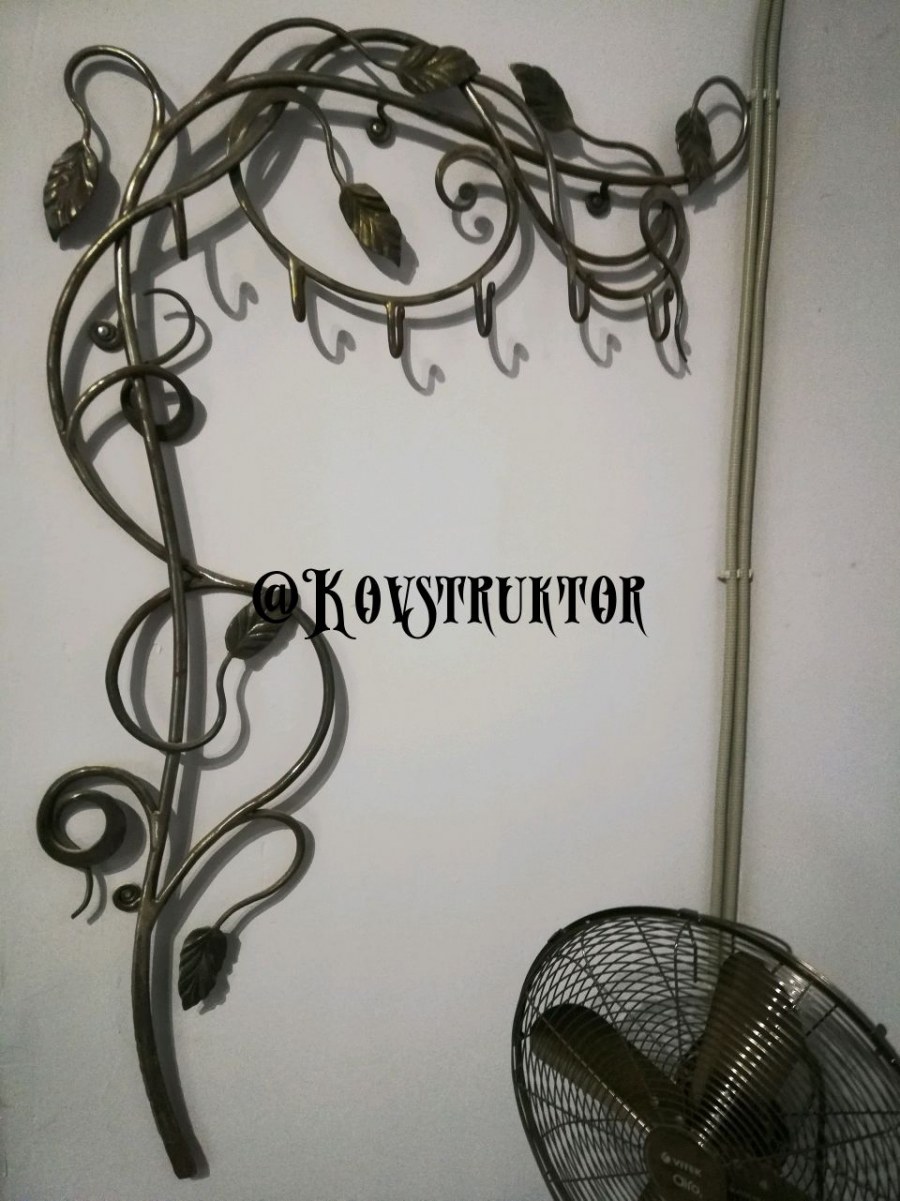 Кованые изделия вешалки