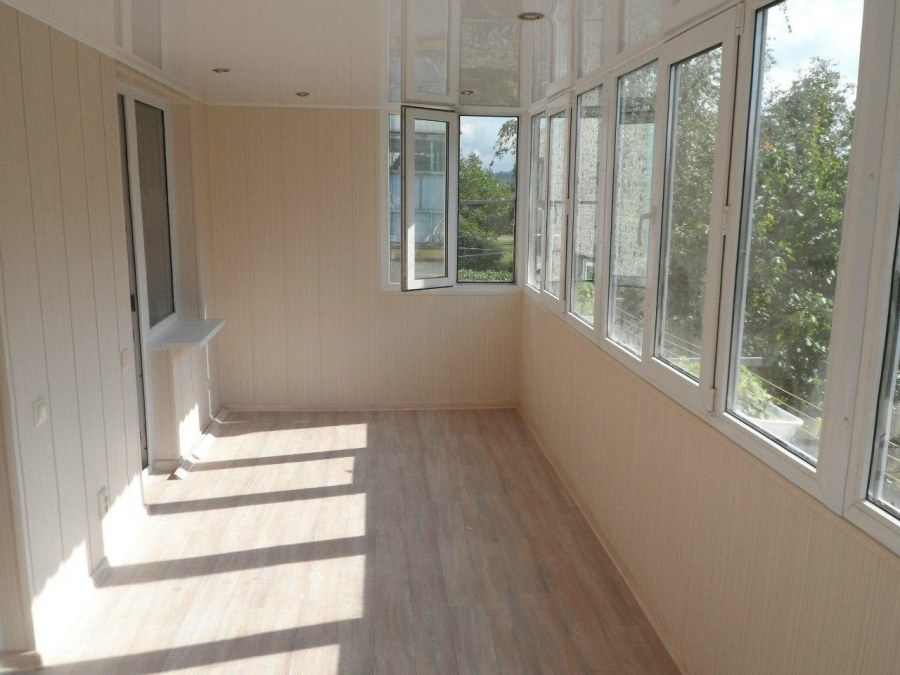 Обшивка веранды пластиком