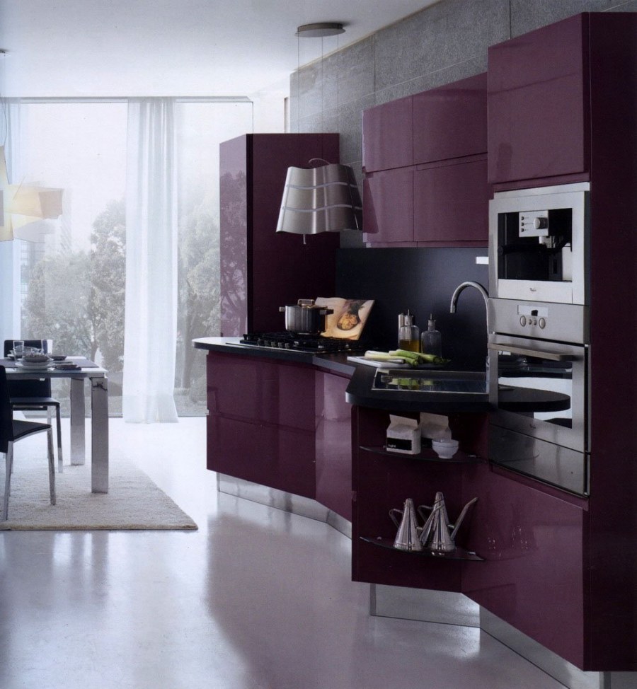 Кухня винного цвета