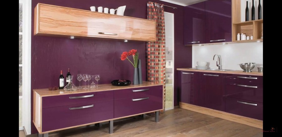 Кухня сиреневая с деревом