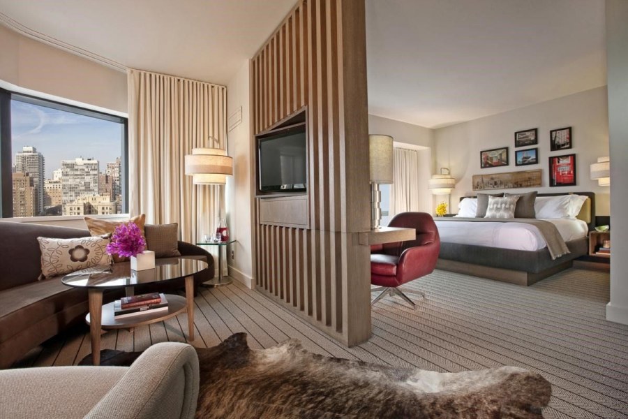 Перегородка с вращающимся телевизором