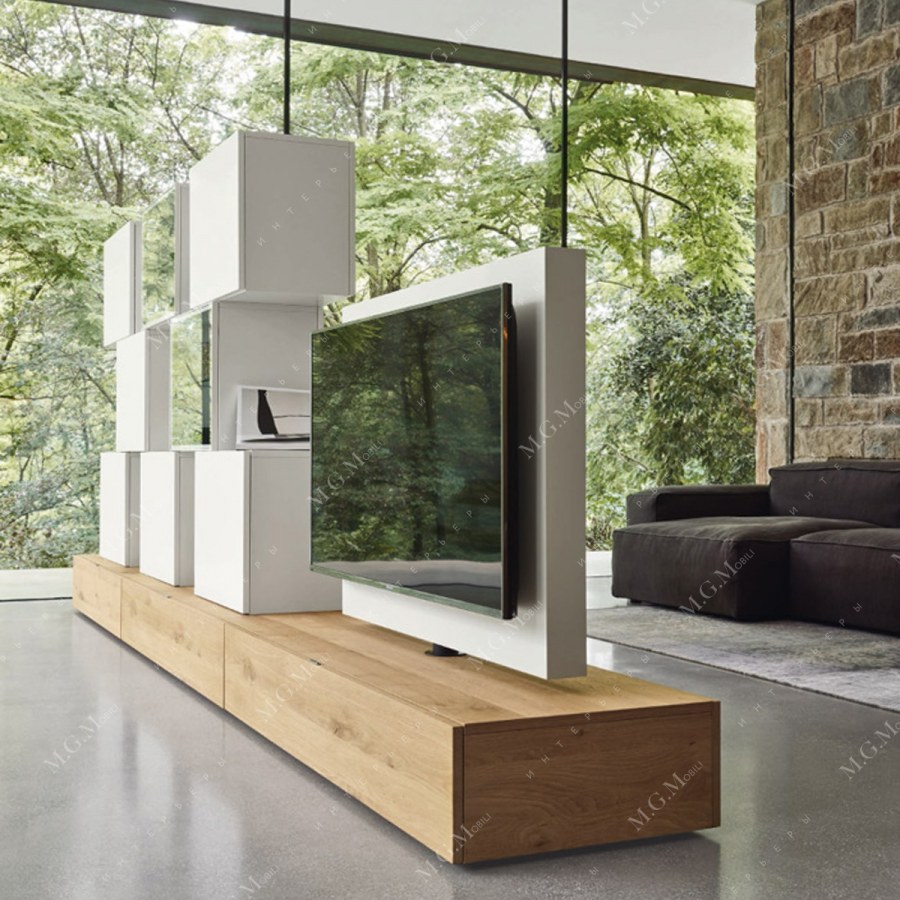 Телевизор в центре гостиной