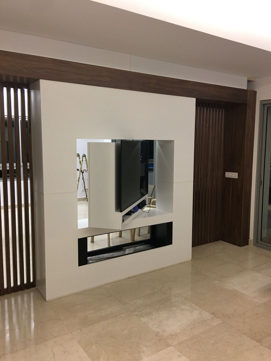 Перегородка с вращающимся телевизором