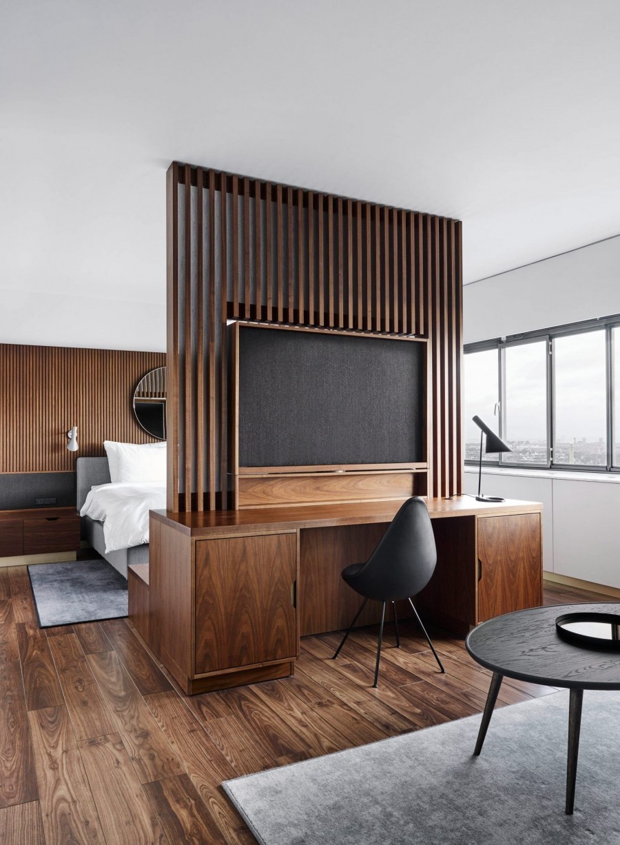 Декоративная перегородка с телевизором