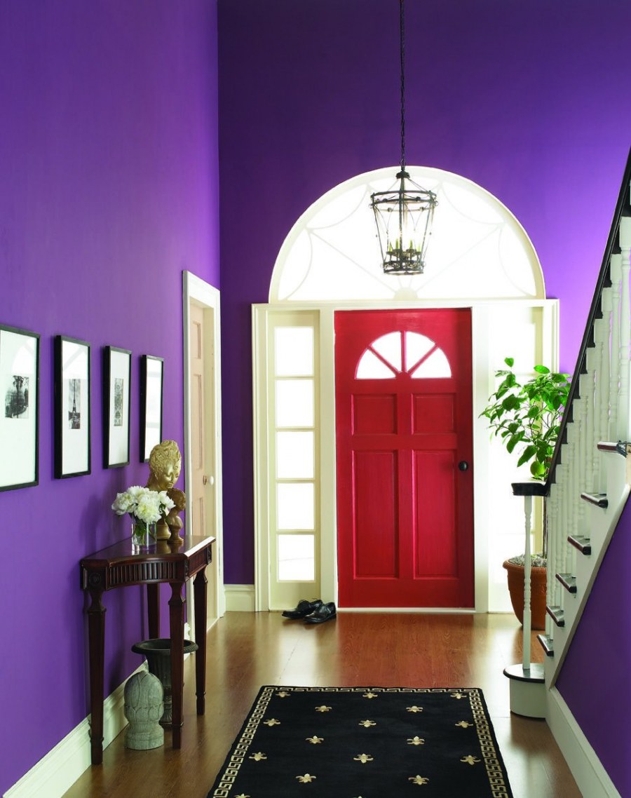 Прихожая в сиреневом цвете