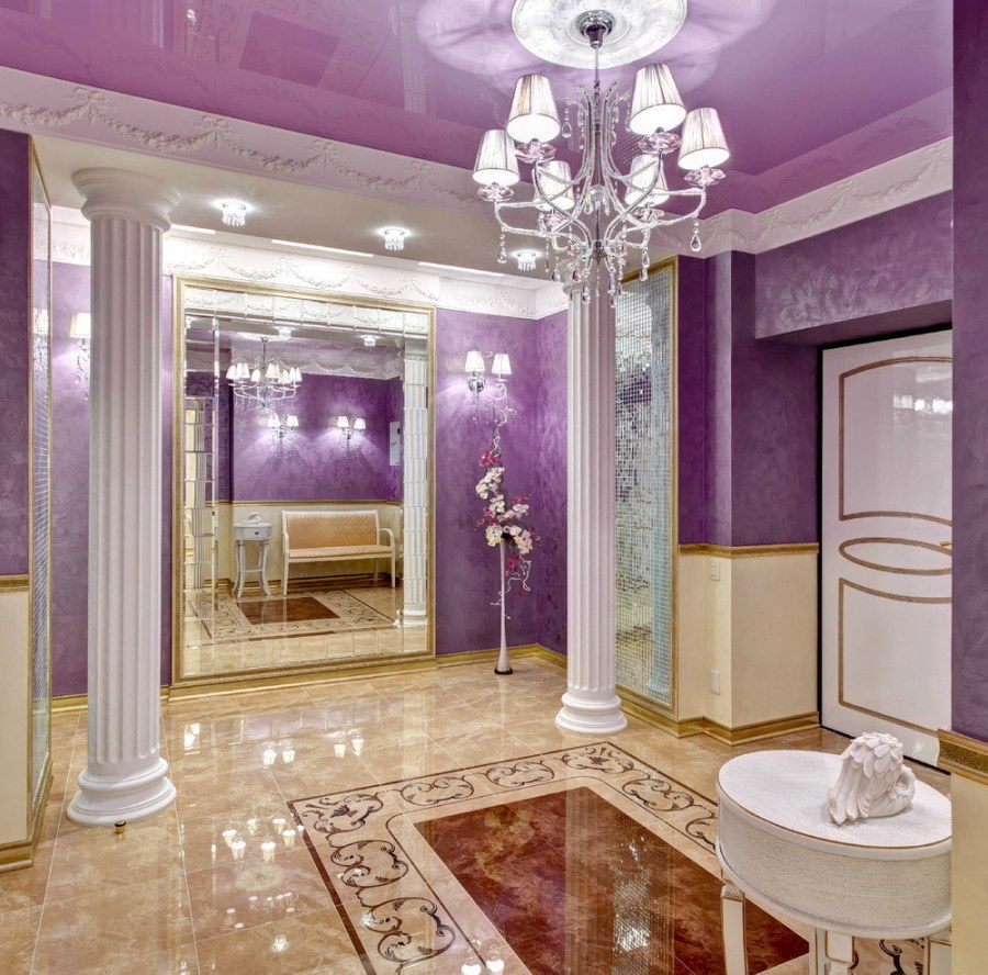 Прихожая в сиреневом цвете