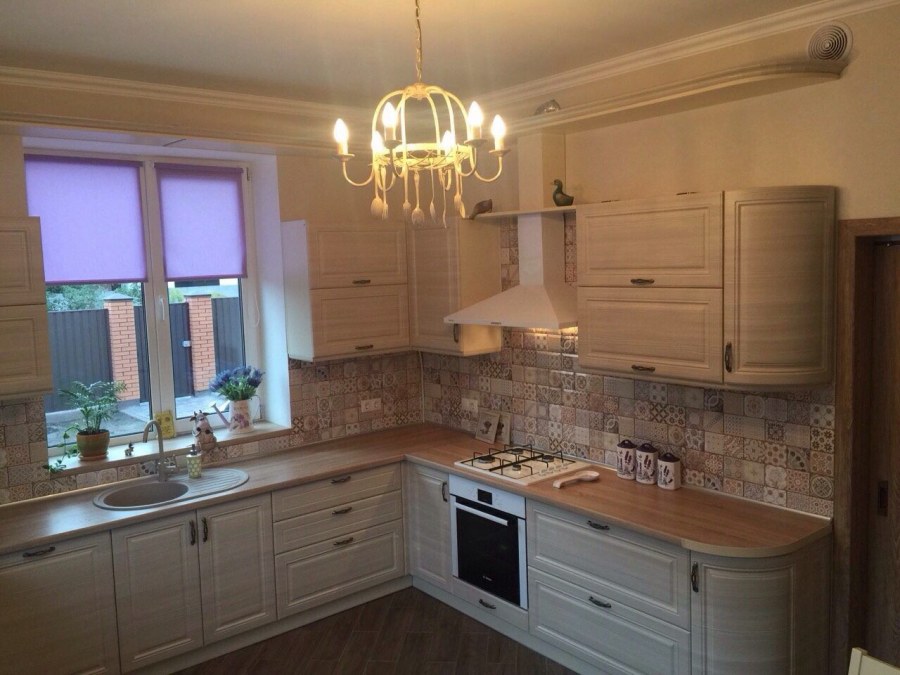 Кухня в светлых тонах