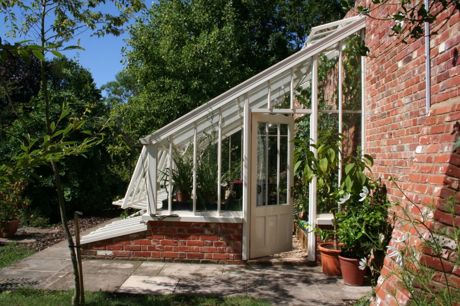 Теплица в английском стиле к дому