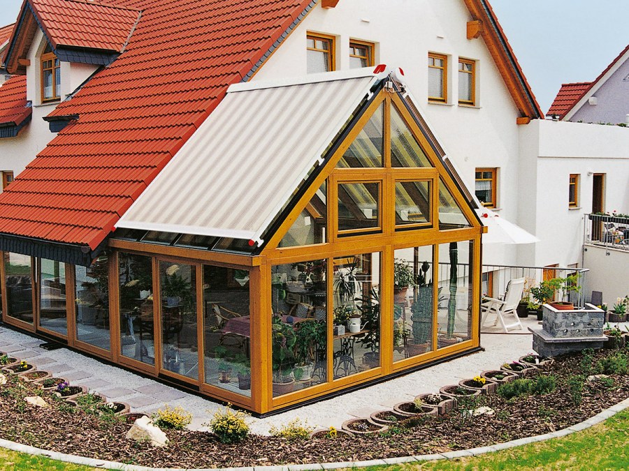 Домик с оранжереей
