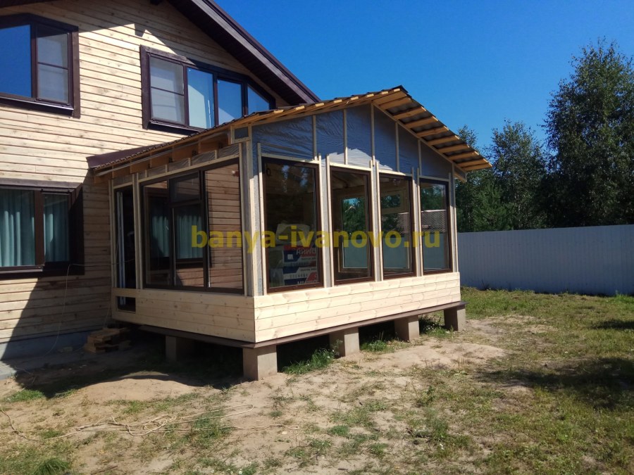 Веранда к деревянному дому