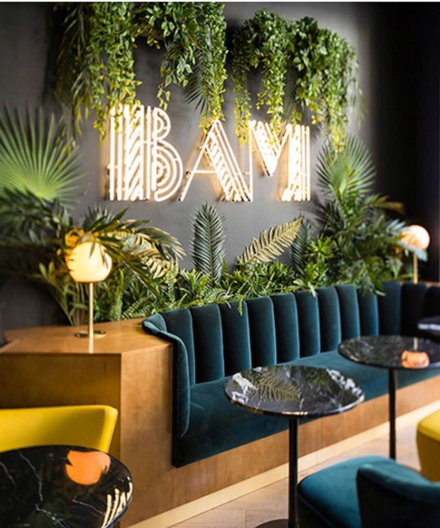 Зелень в интерьере ресторана