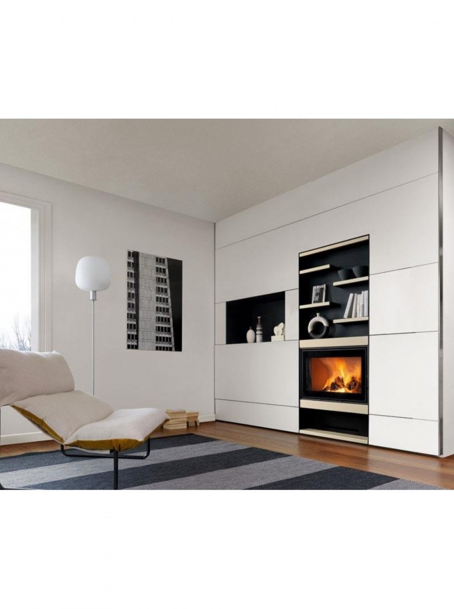 Современный камин в гостиной