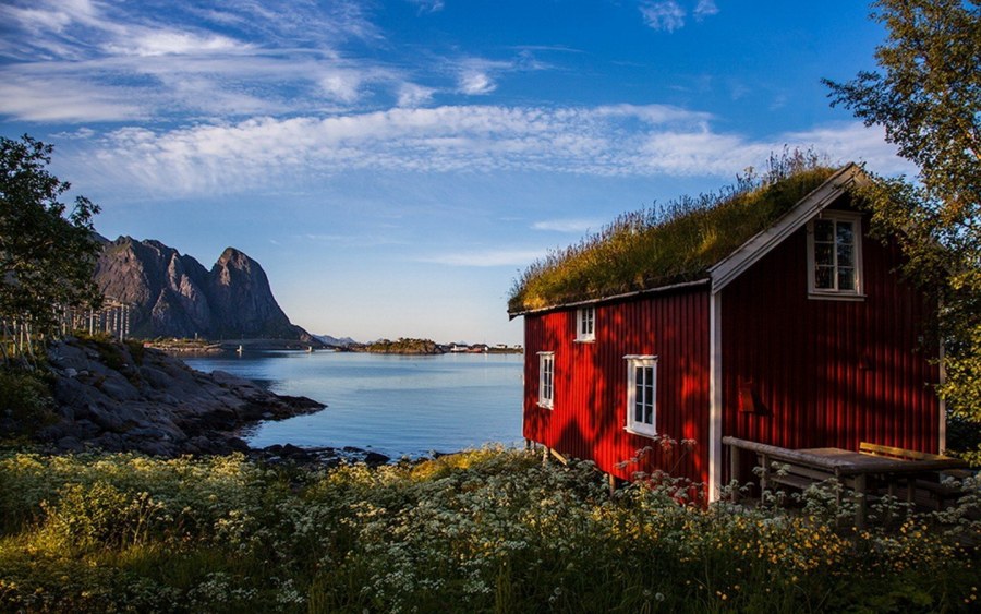 Фьорд Норвегия красный домик