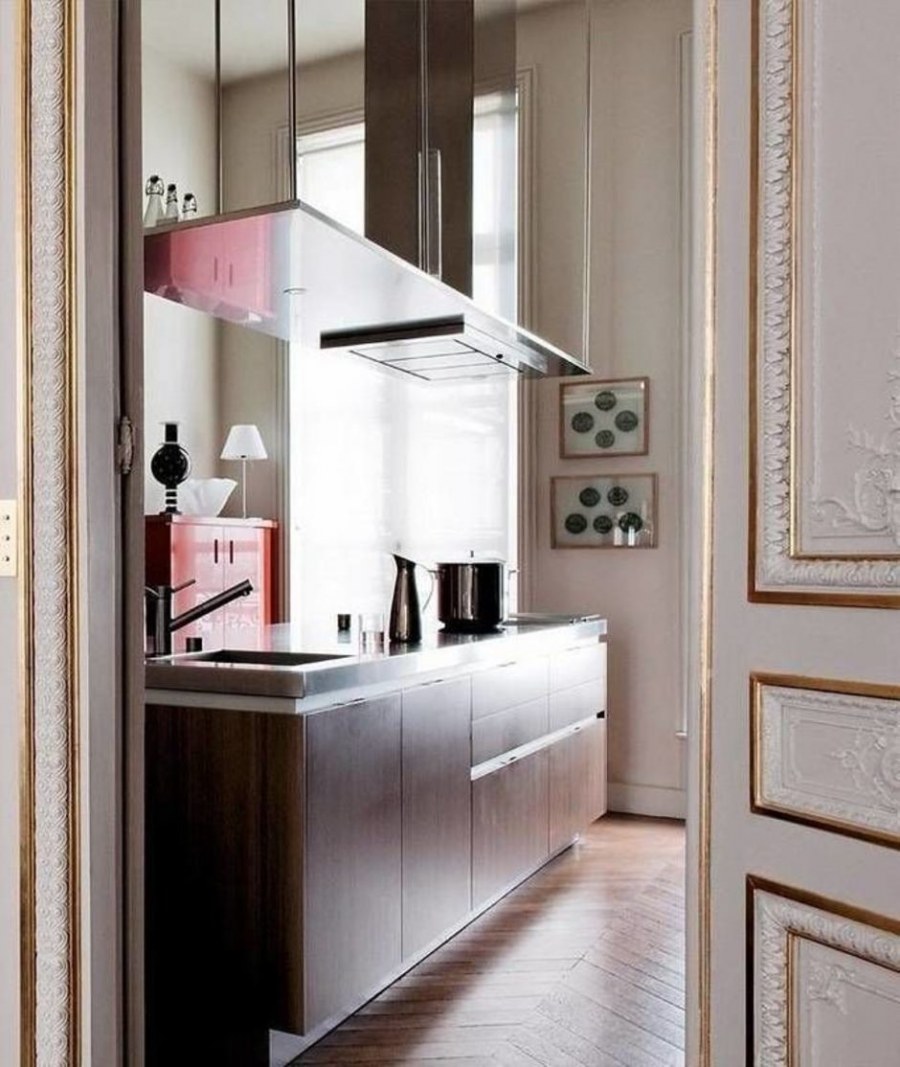 Белая кухня в парижском стиле