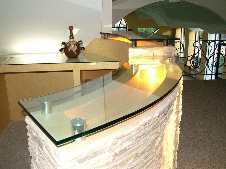 Остекленная барная стойка