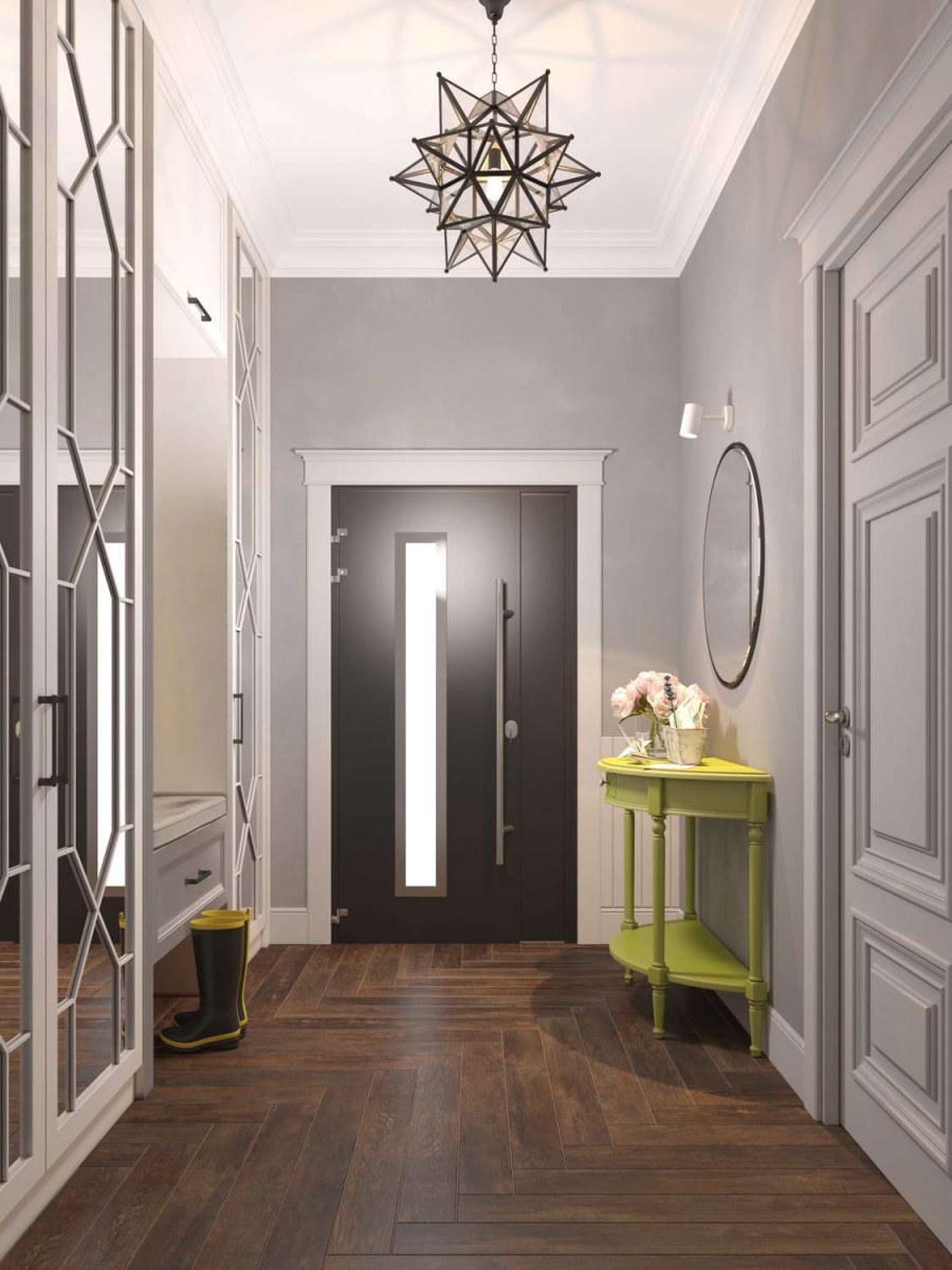 Прихожая в бежевых тонах с яркими акцентами