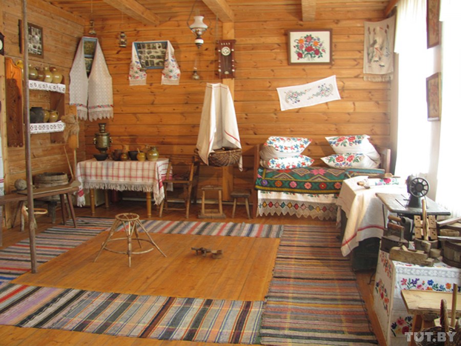 Белорусская изба внутри