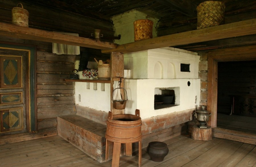 Русская печь в избе