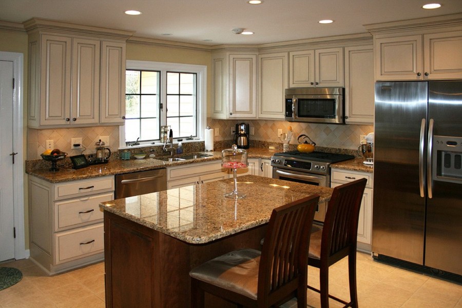 Угловая кухня с островом