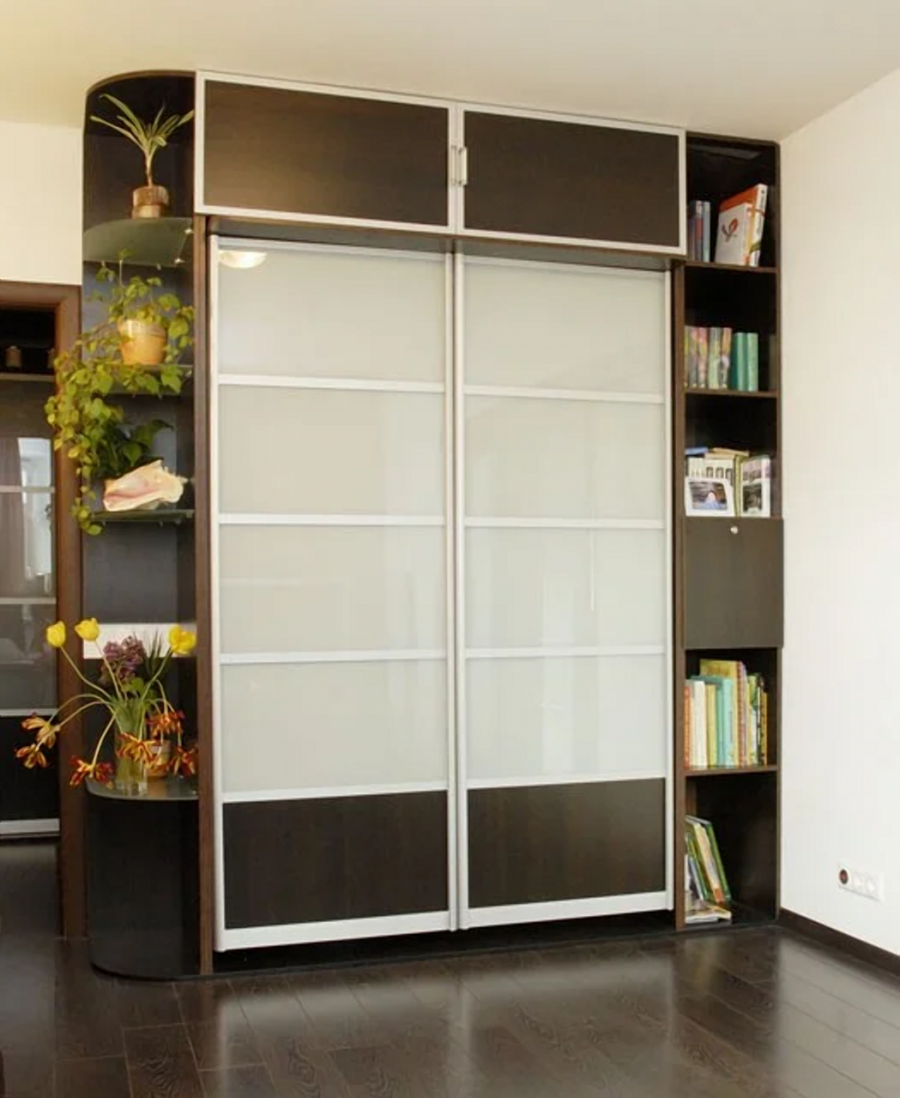 Шкаф купе с полками