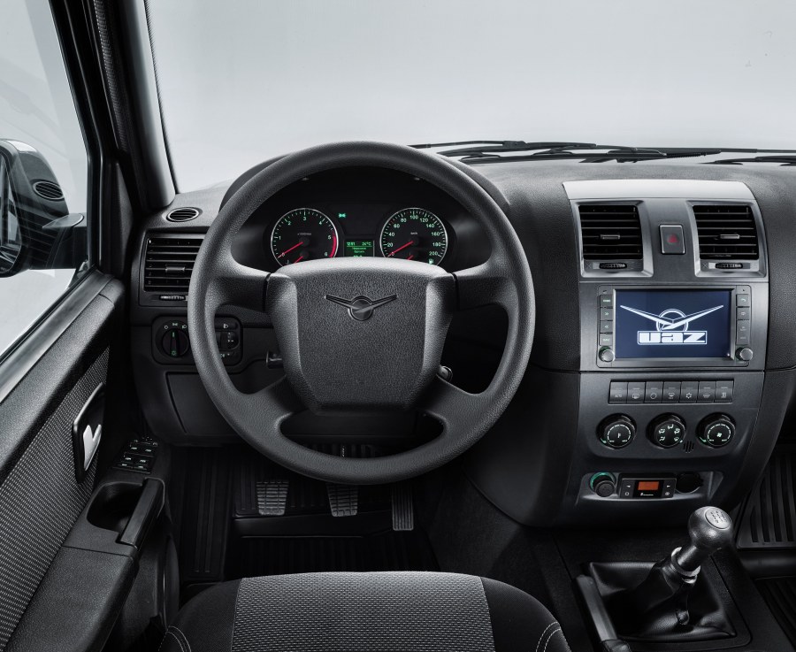 УАЗ Патриот 2015 года салон