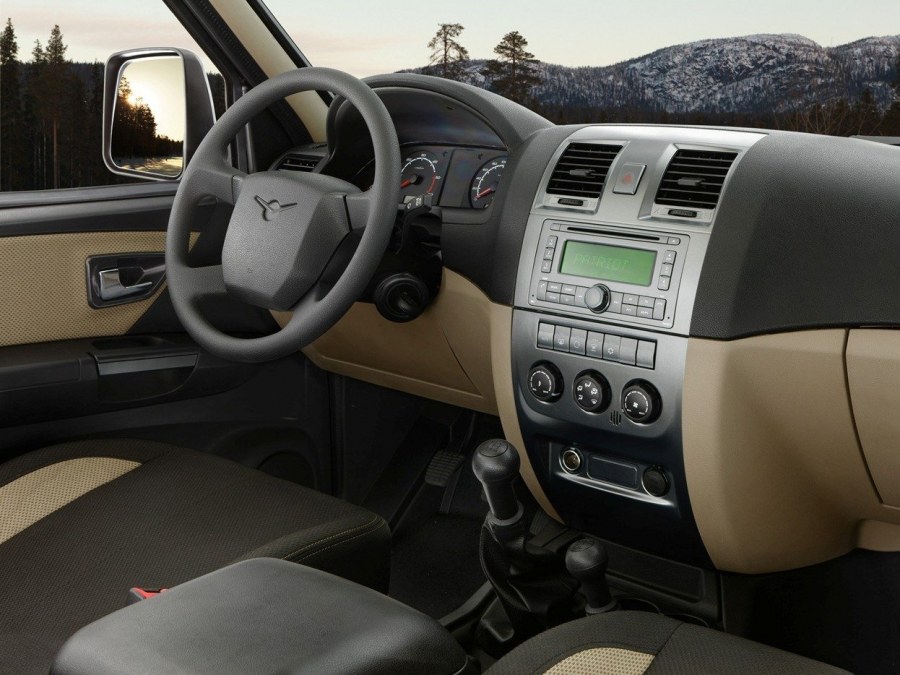 УАЗ Патриот 2013 салон