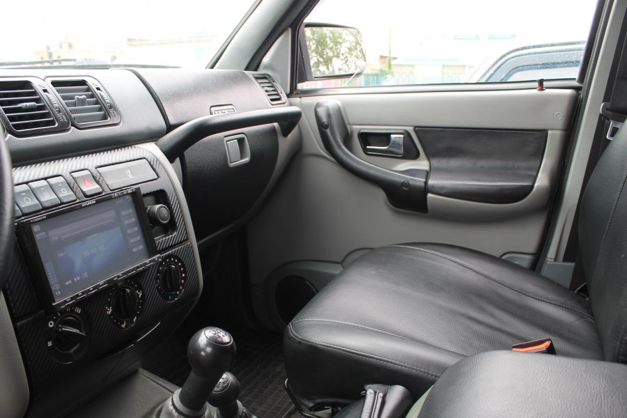 УАЗ Патриот 2011 года салон