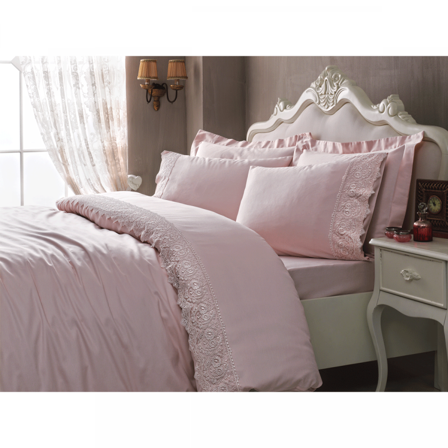 Розовый интерьер