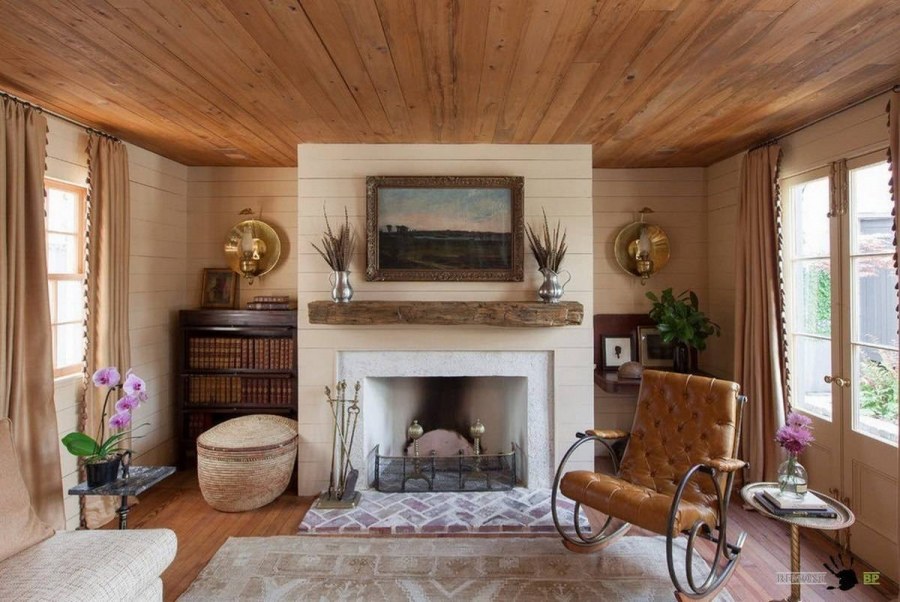 Деревянная гостиная с камином