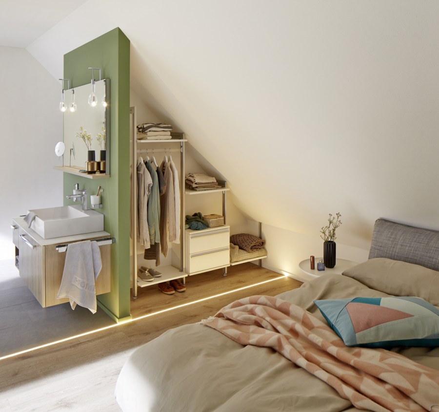 Встроенные шкафы на мансарде