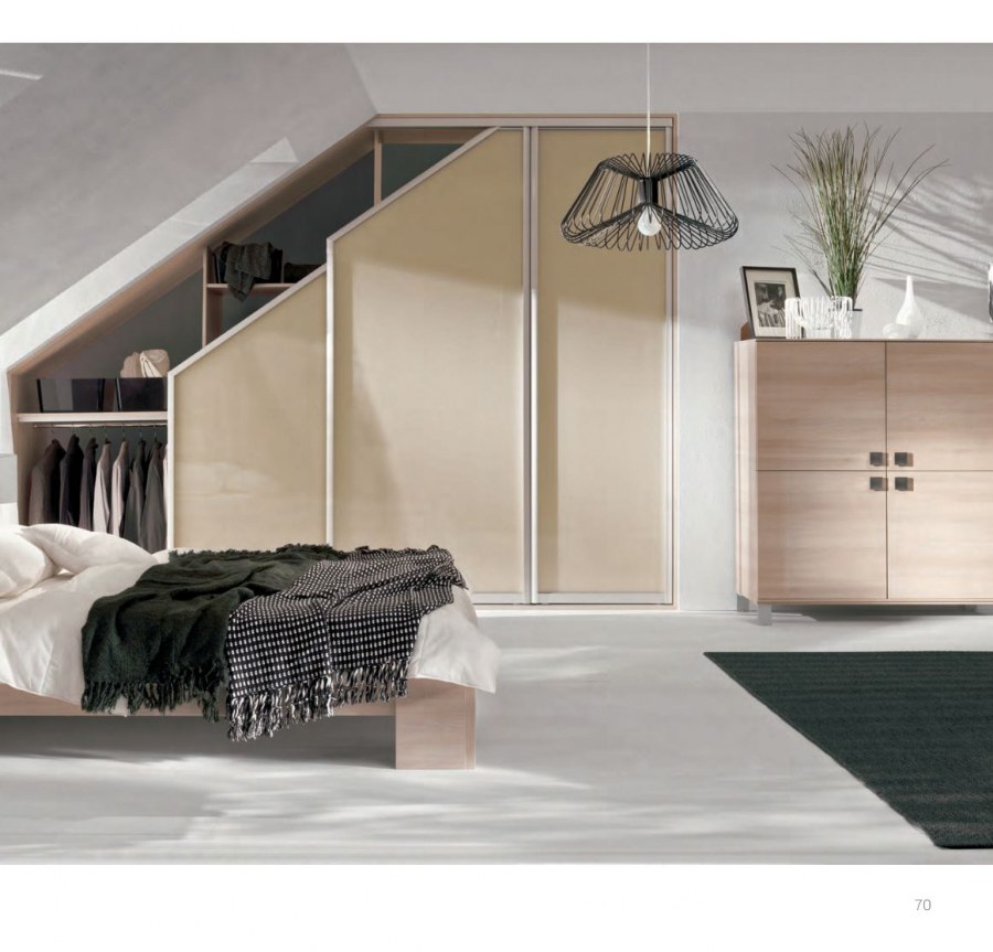 Спальная мебель в мансарду