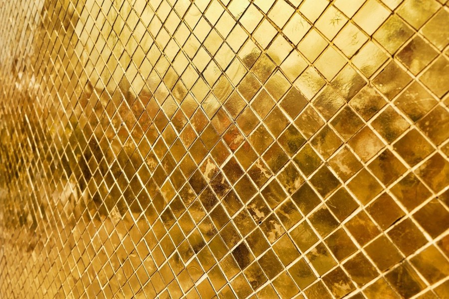 Золотая стена