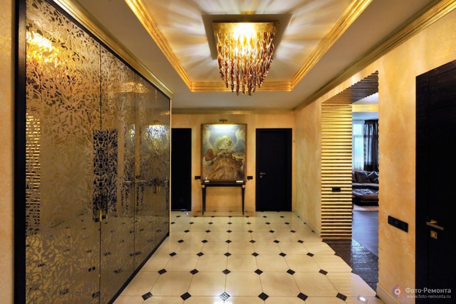Прихожая в золотом цвете