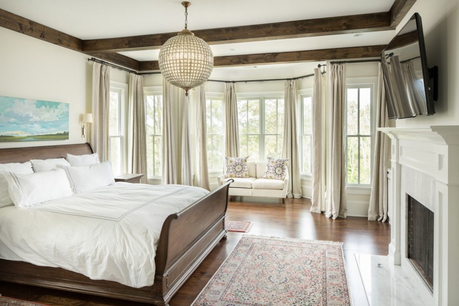 Спальня с эркером