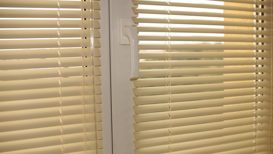 Жалюзи, 70 мм (4 ламели), серебро, l-2600