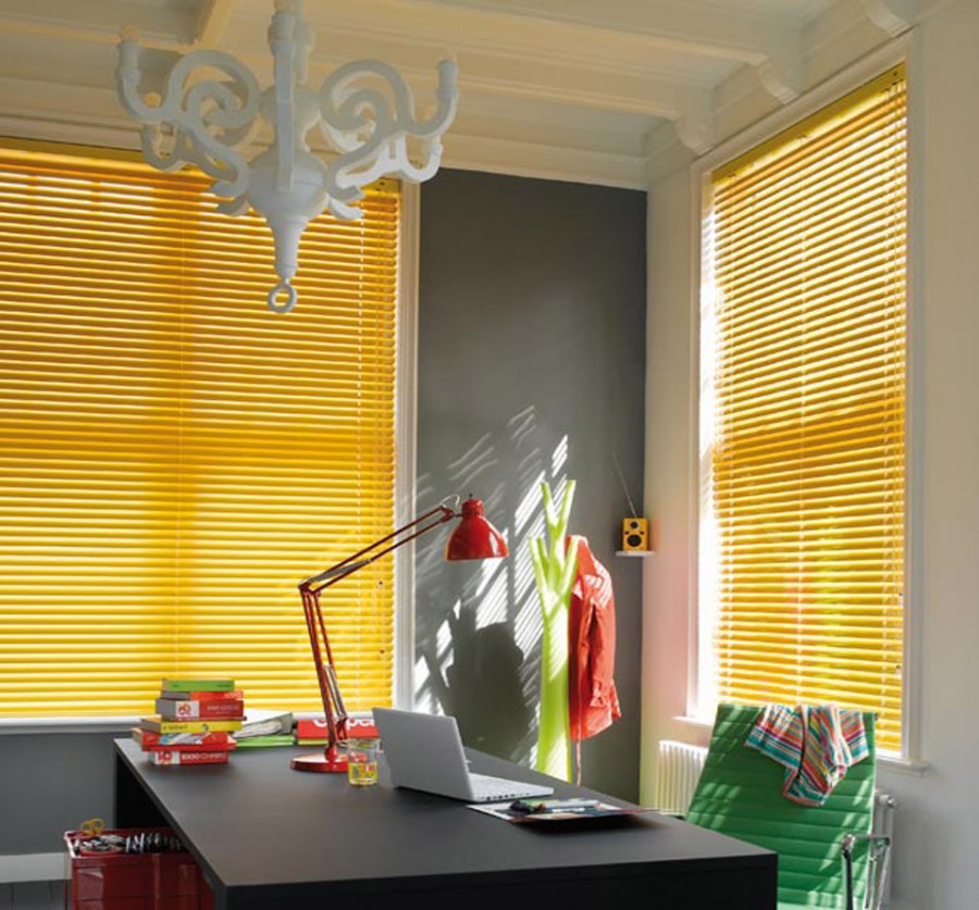 Яркие жалюзи в интерьере