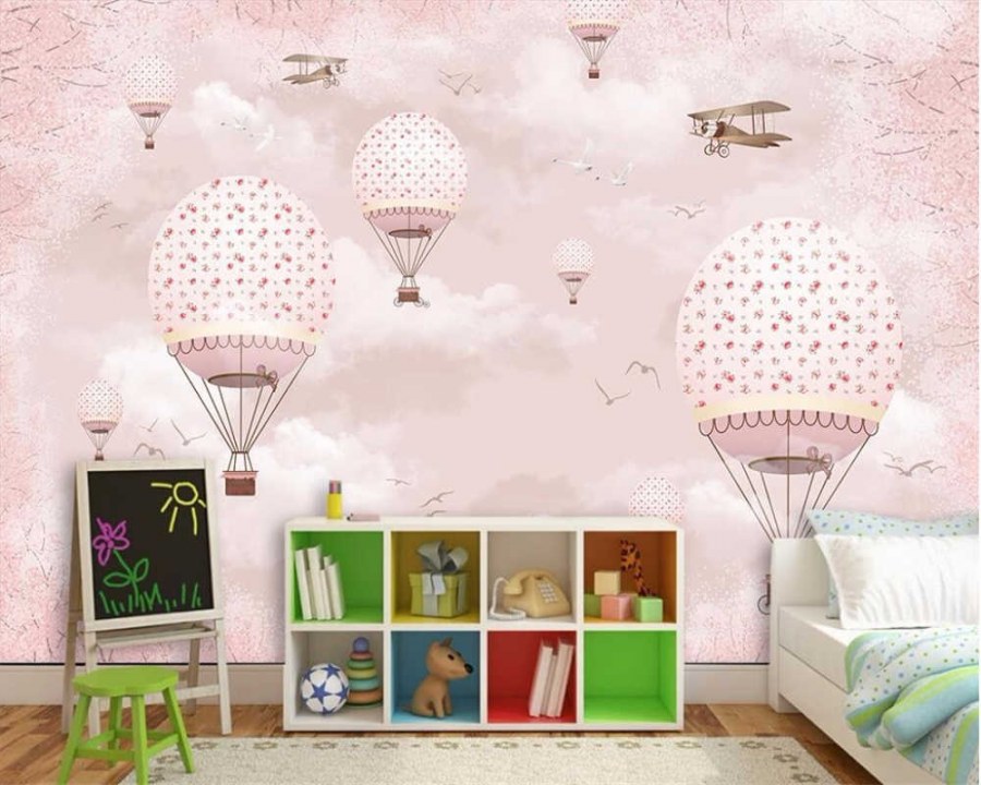 Детская с воздушными шарами на стене