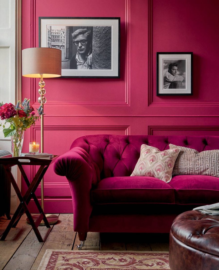 Бордовые стены в гостиной
