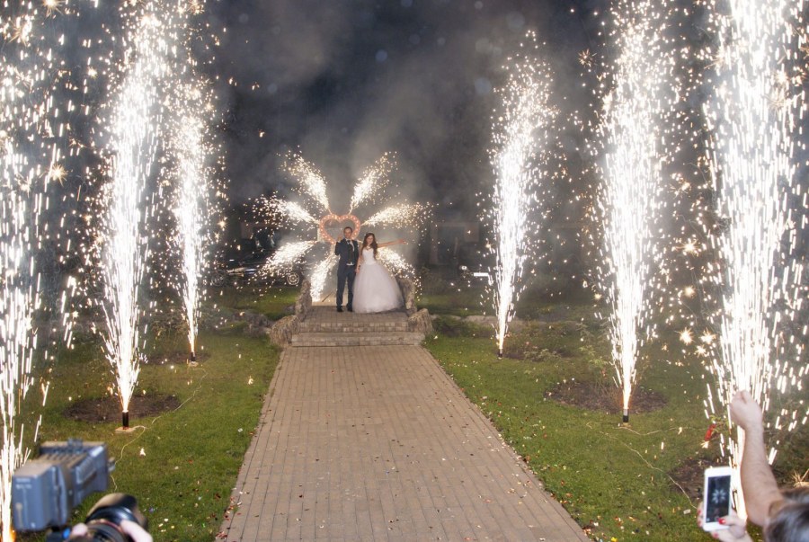 Пиротехнические фонтаны на свадьбу