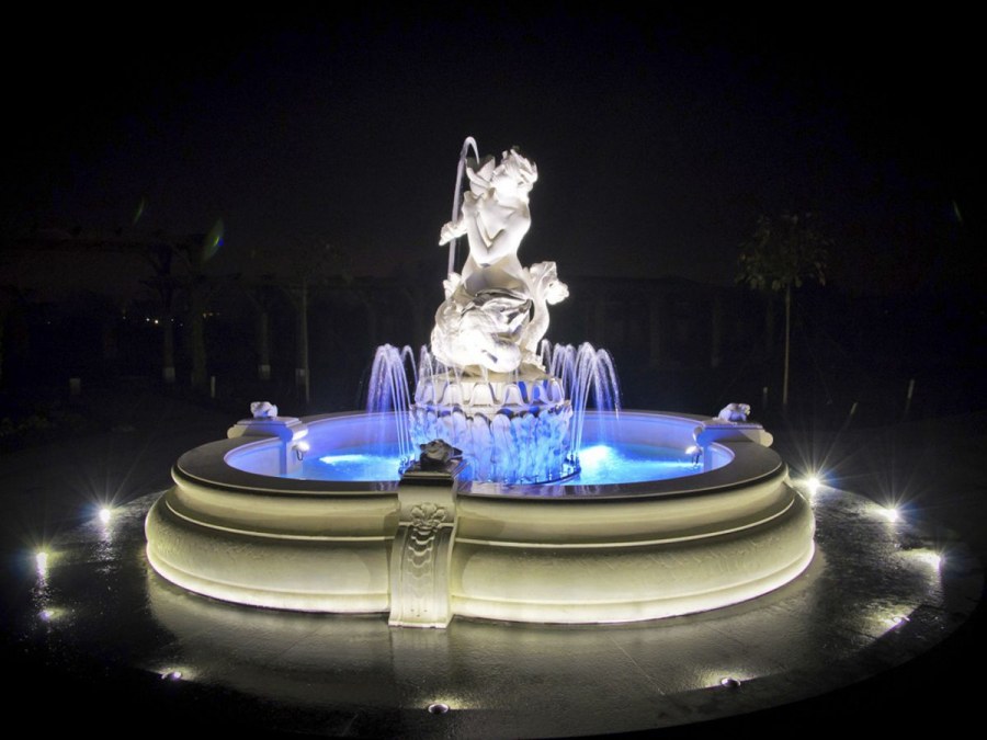 Фонтан из бетона