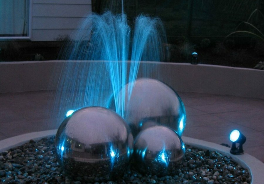 Фонтан с подсветкой