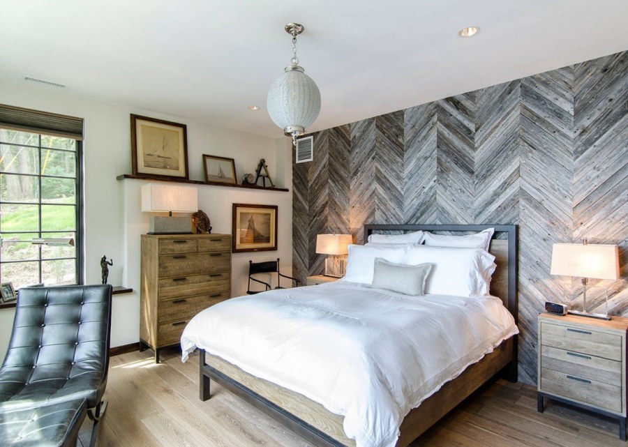 Дерево в интерьере спальни