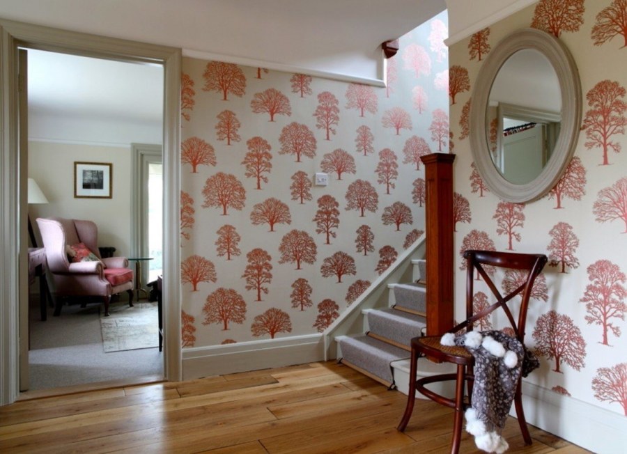 Акцентные обои на противоположных стенах