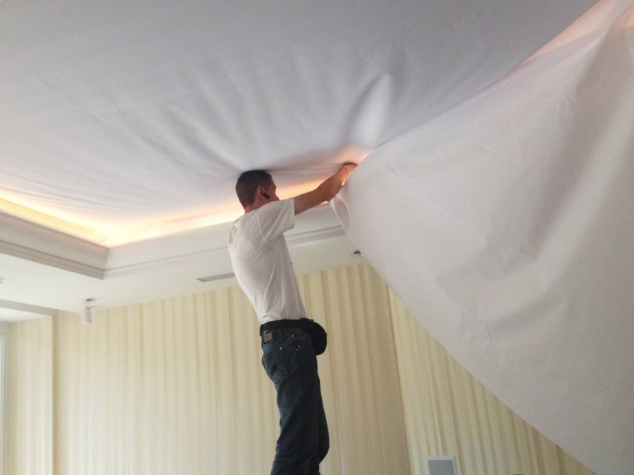 Натяжка натяжного потолка