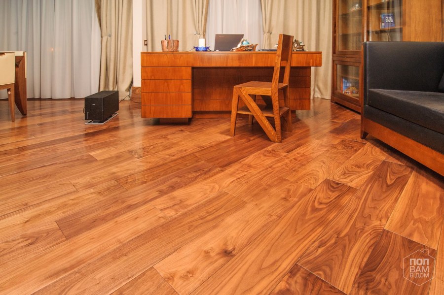 Тик массивная доска в интерьере